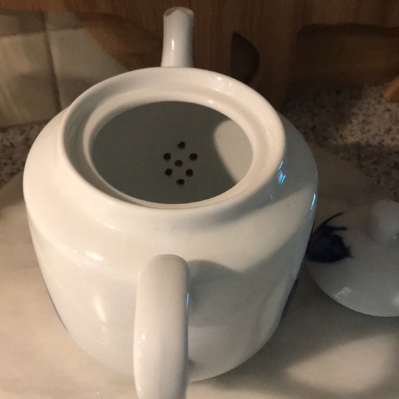 Blue and white china teapot - Picture 7 of 15